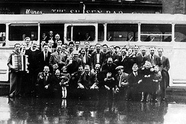 exterior view of the Sussex Bar bus trip with customers outside